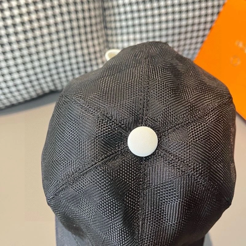 Bright Louis Vuitton Caps 261204