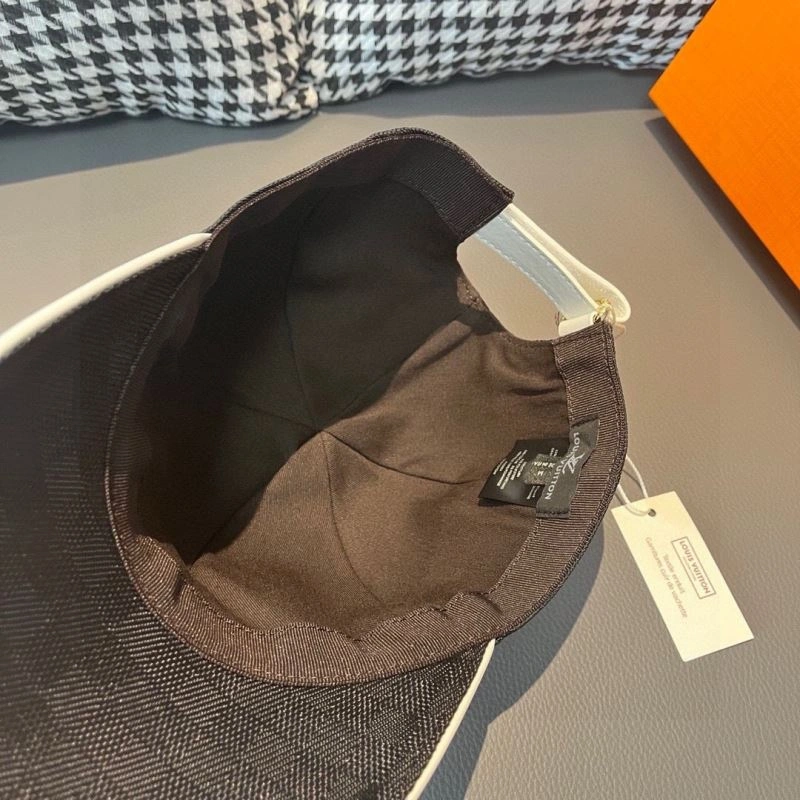 Bright Louis Vuitton Caps 261204