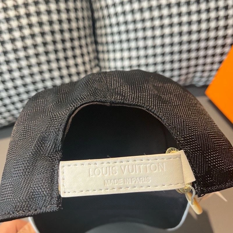 Bright Louis Vuitton Caps 261204