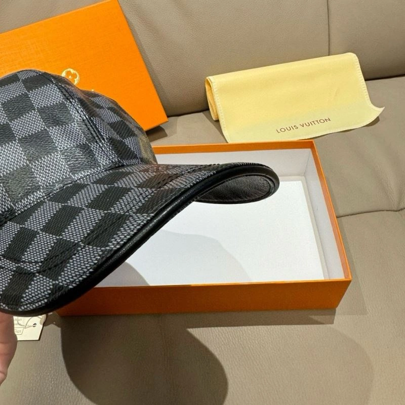 Louis Vuitton Caps Refined 261220