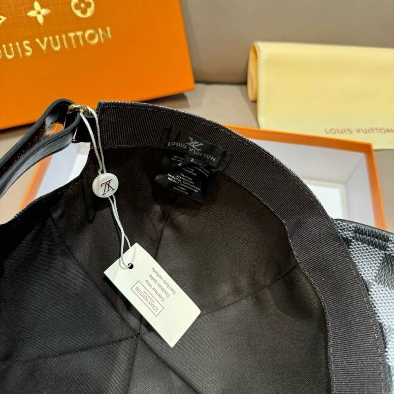 Louis Vuitton Caps Refined 261220