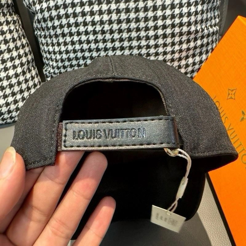 Bold Louis Vuitton Caps 261217