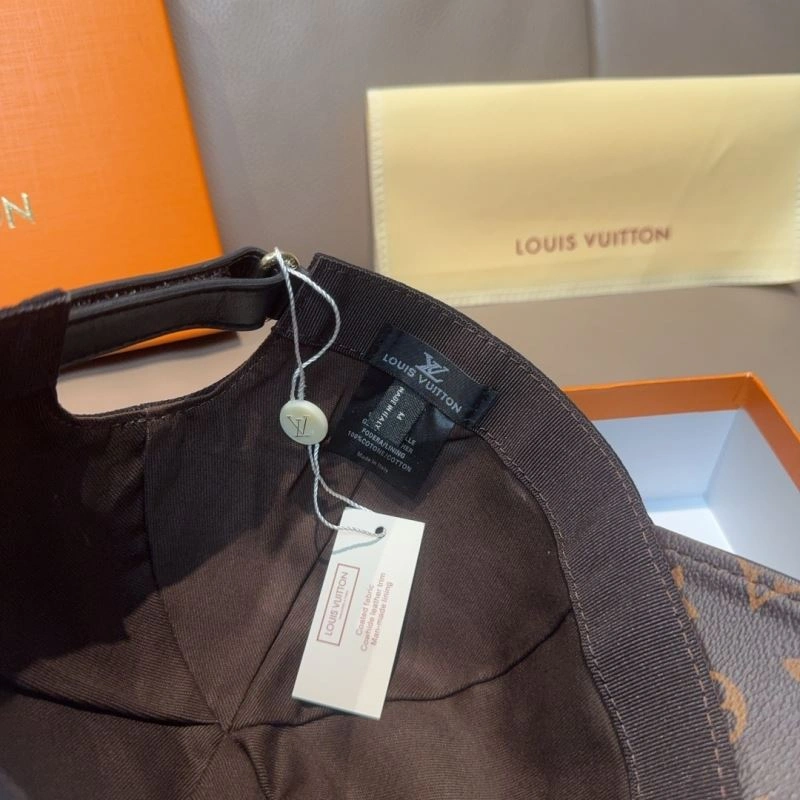 Unisex Louis Vuitton Caps 261189
