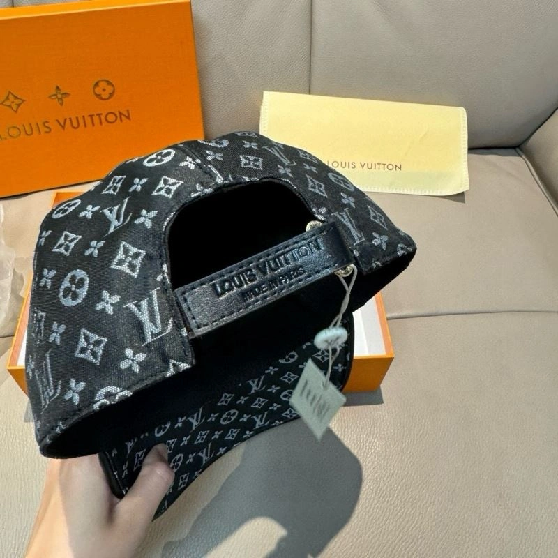 ZipUp Louis Vuitton Caps 261183