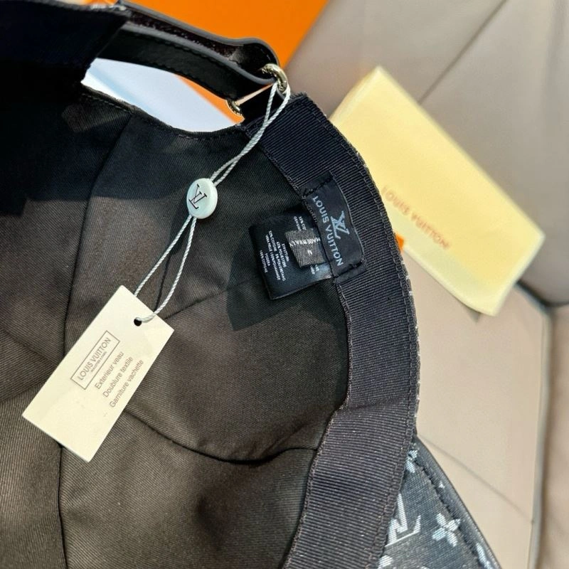 ZipUp Louis Vuitton Caps 261183