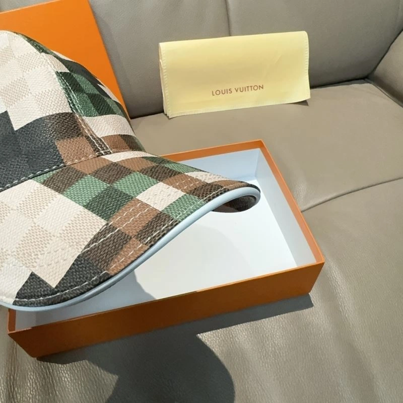 Snug Louis Vuitton Caps 261176