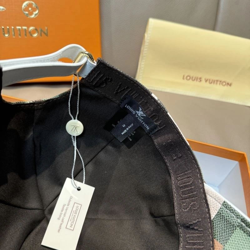 Snug Louis Vuitton Caps 261176