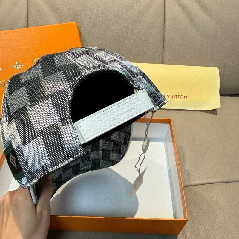 Sporty Louis Vuitton Caps 261171