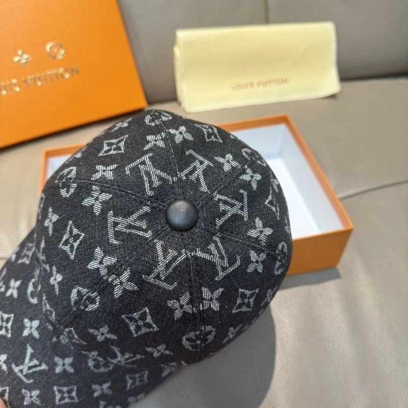 Compact Louis Vuitton Caps 261172