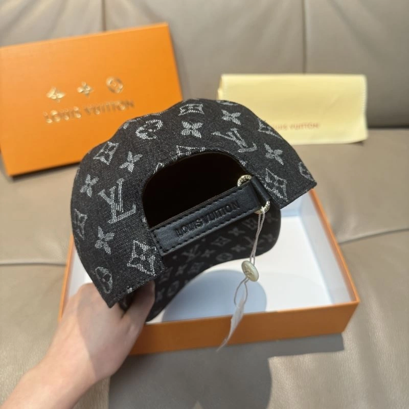 Compact Louis Vuitton Caps 261172