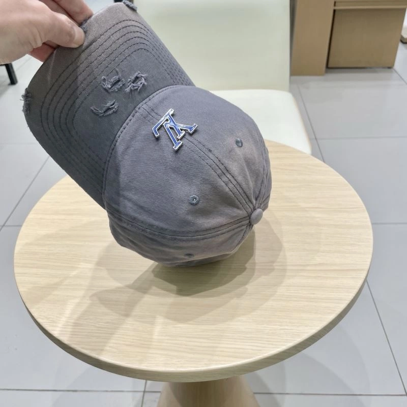 Fashionable Louis Vuitton Caps 258245