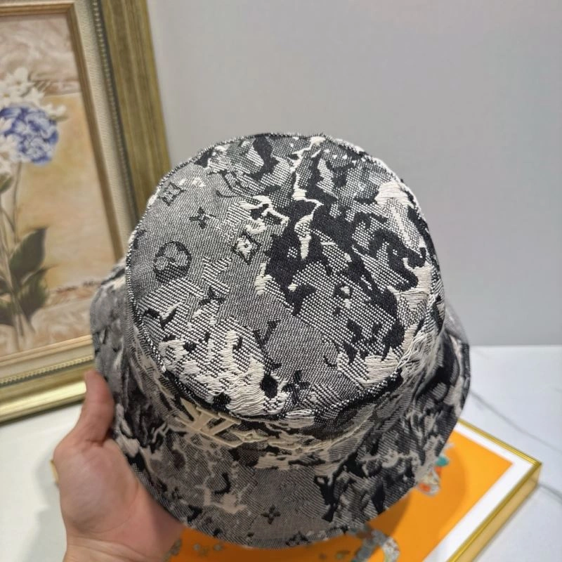 Louis Vuitton Caps Sleek 258239