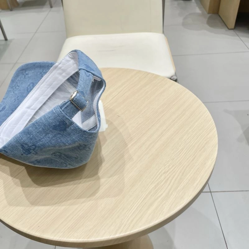 Louis Vuitton Caps Bright 258240