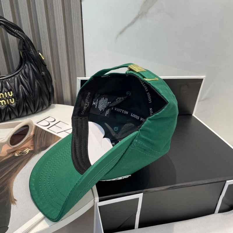 Louis Vuitton Caps Refined 258154