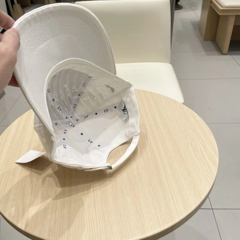 Louis Vuitton Caps Resilient 258132