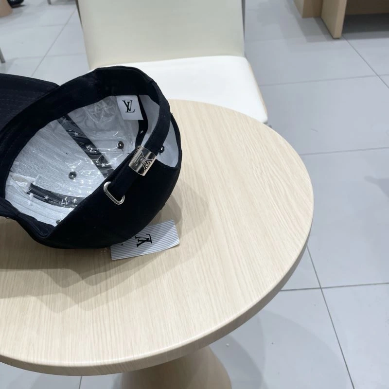 Louis Vuitton Caps Neat 258112