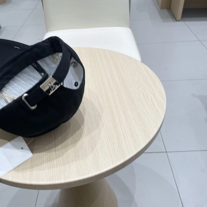 Lightweight Louis Vuitton Caps 258113