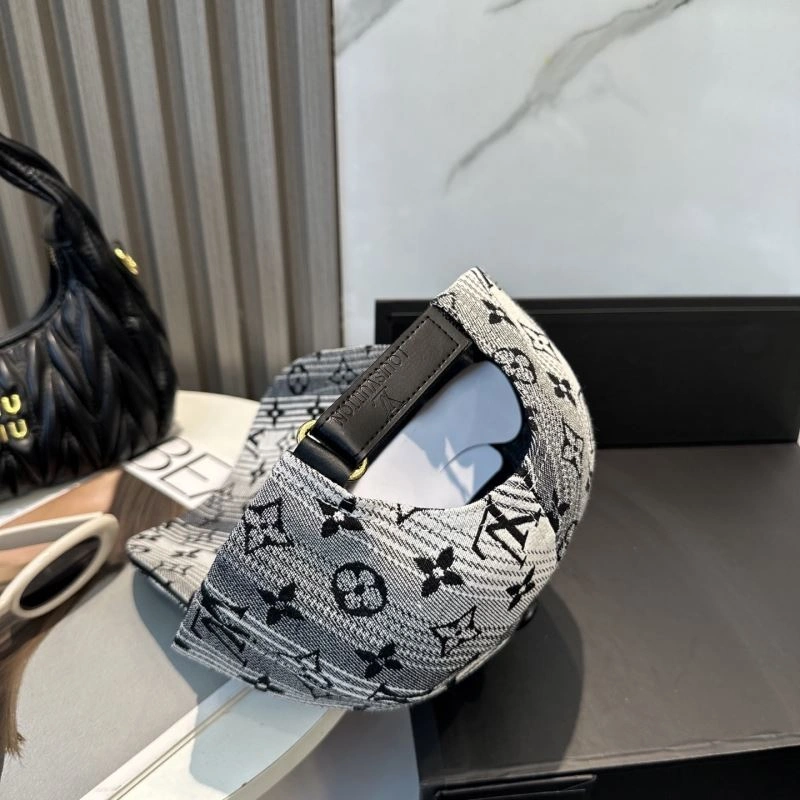 Sporty Louis Vuitton Caps 258098