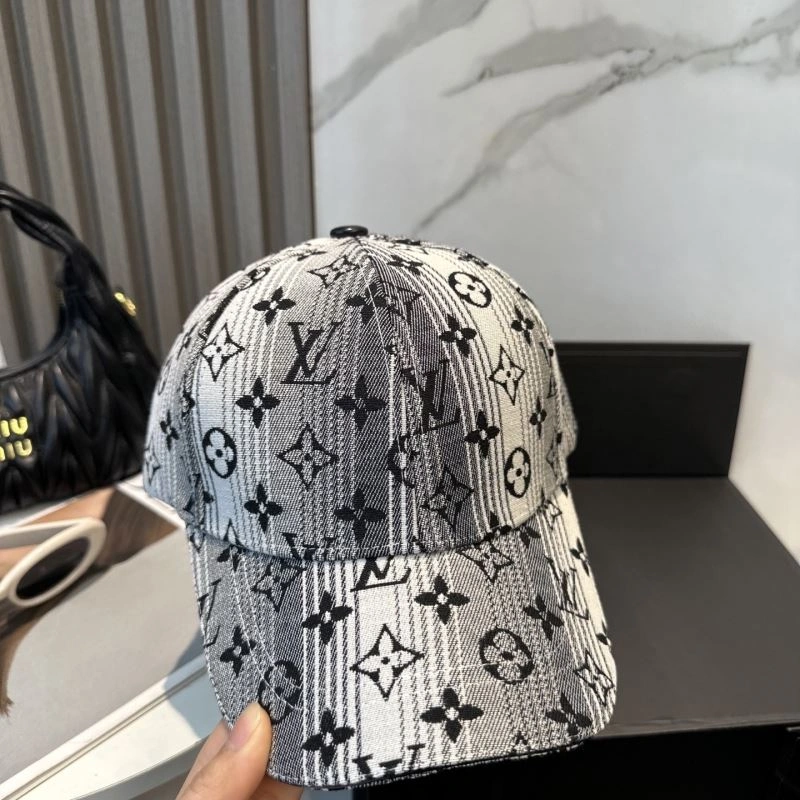 Sporty Louis Vuitton Caps 258098