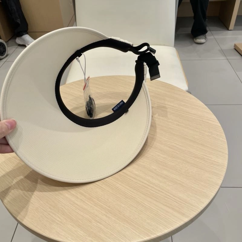 Lightweight Louis Vuitton Caps 258058