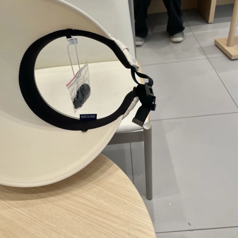 Lightweight Louis Vuitton Caps 258058