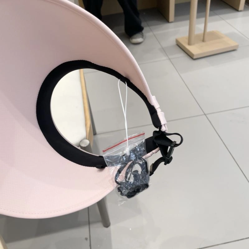 Versatile Louis Vuitton Caps 258052