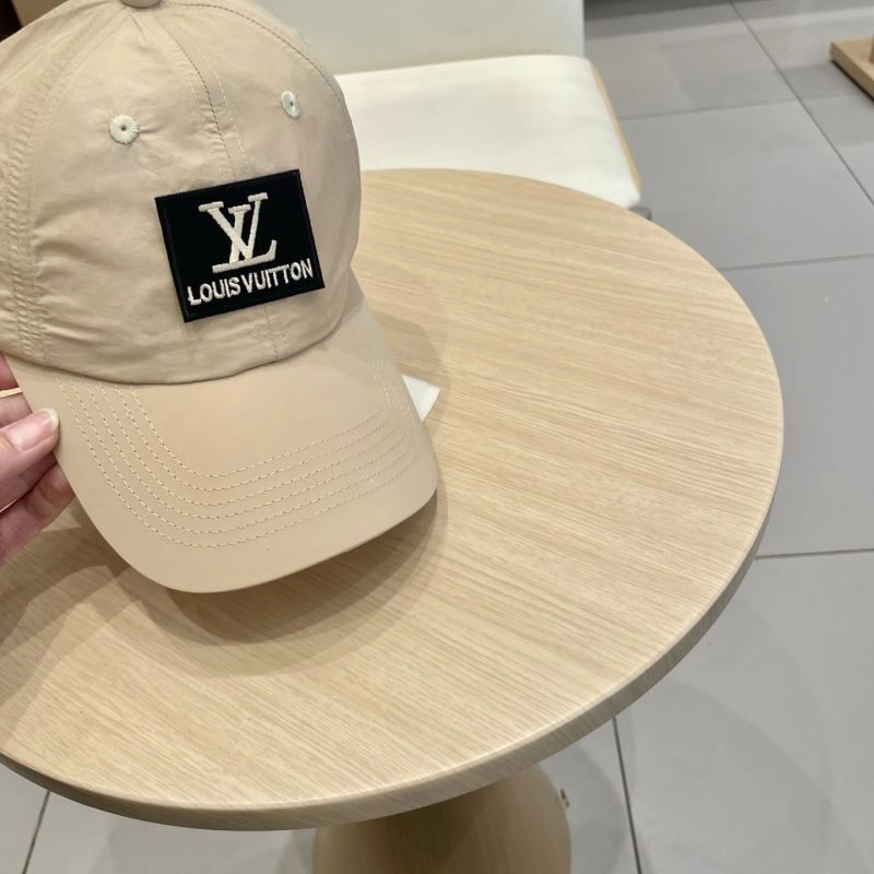 Louis Vuitton Caps Neat 258044