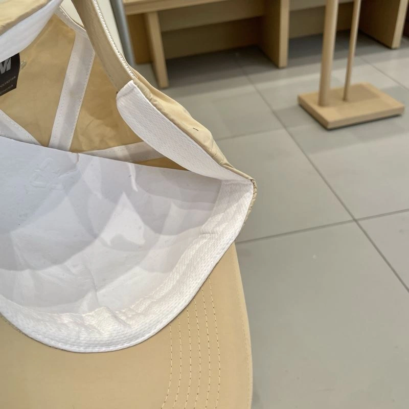 Louis Vuitton Caps Neat 258044