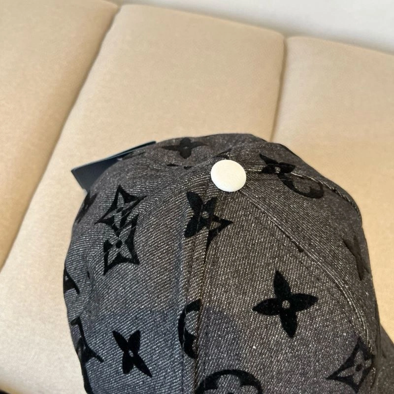 Practical Louis Vuitton Caps 258040