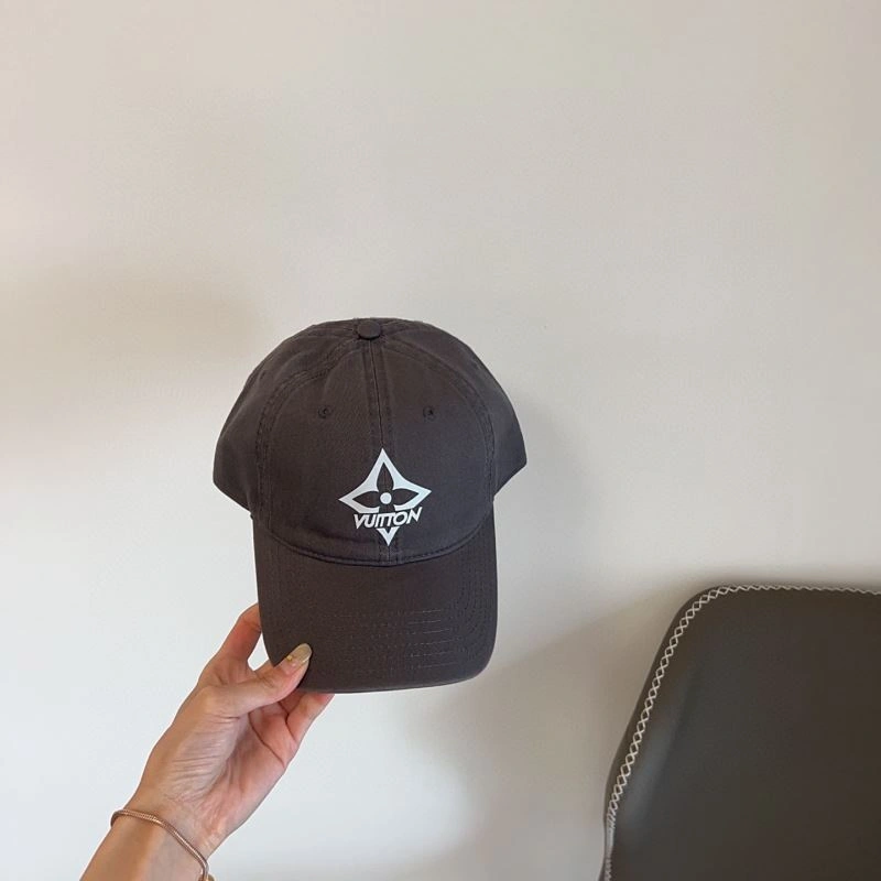 Snug Louis Vuitton Caps 258027
