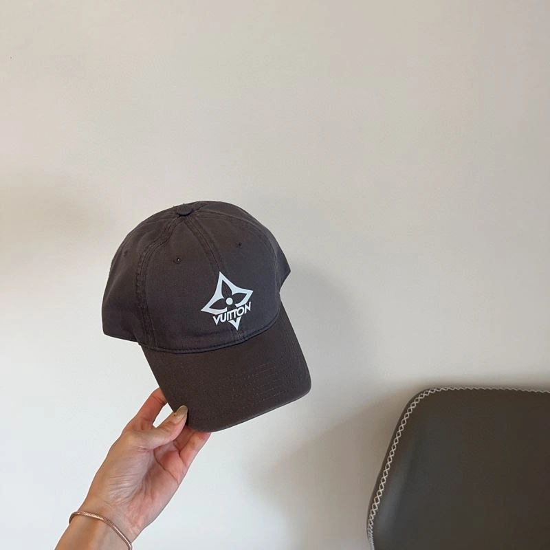 Snug Louis Vuitton Caps 258027