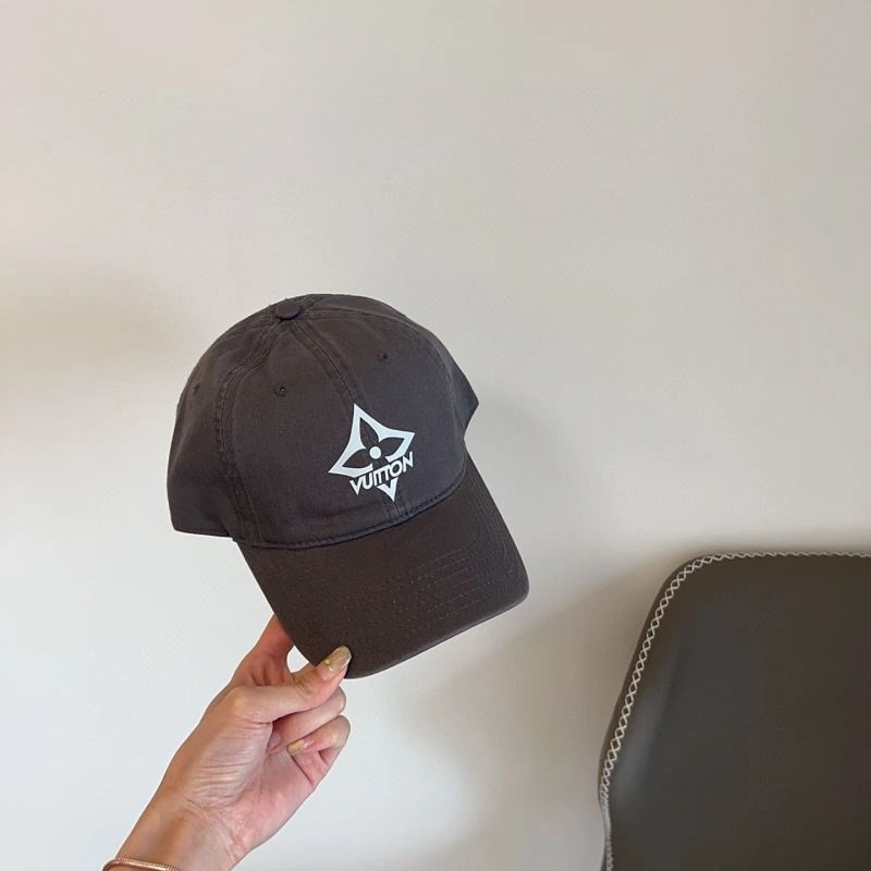 Snug Louis Vuitton Caps 258027