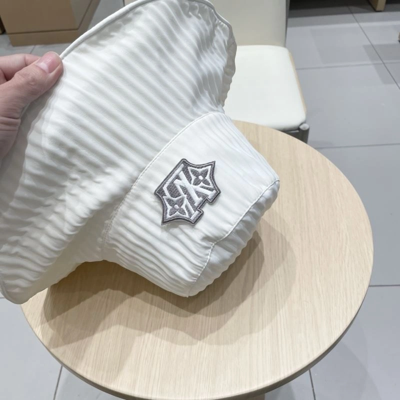 Bright Louis Vuitton Caps 257932