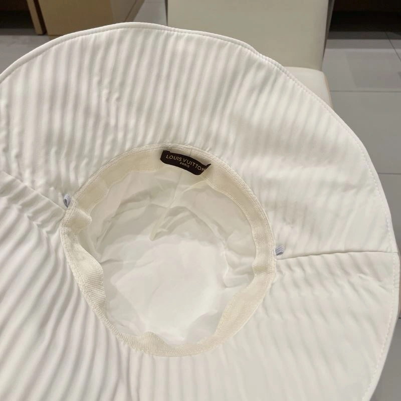 Bright Louis Vuitton Caps 257932