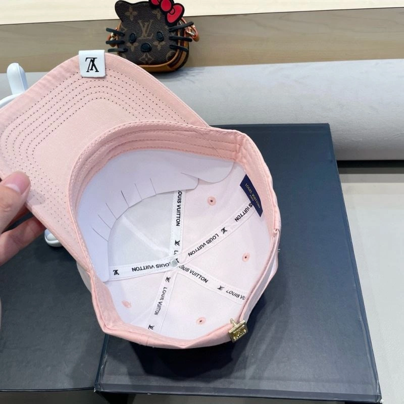Bold Louis Vuitton Caps 257924