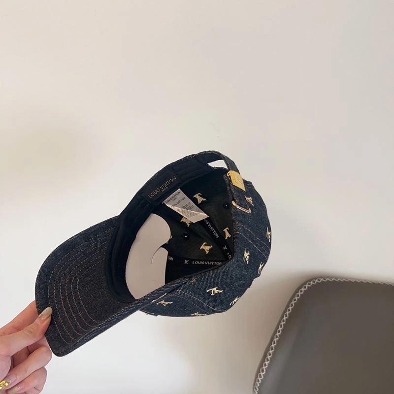 Louis Vuitton Caps Sleek 257909