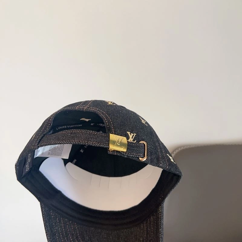 Louis Vuitton Caps Sleek 257909