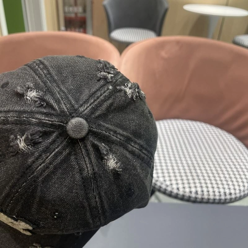 Versatile Louis Vuitton Caps 257903