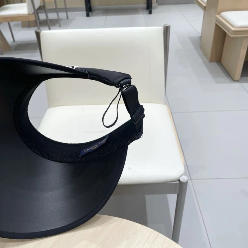 Louis Vuitton Caps Youthful 257900