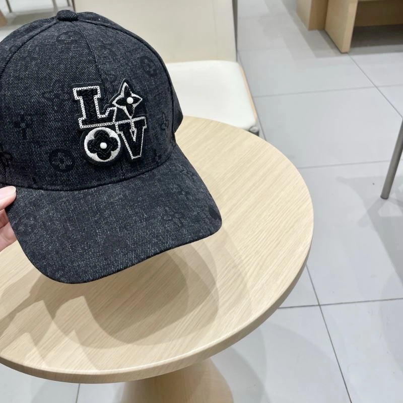 Sporty Louis Vuitton Caps 257895