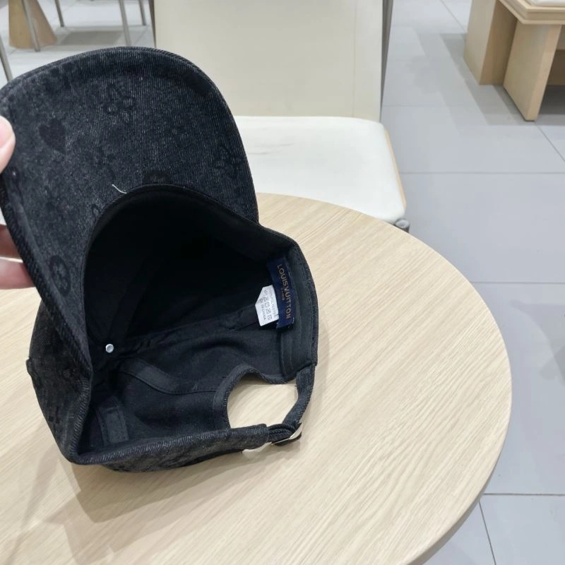 Sporty Louis Vuitton Caps 257895