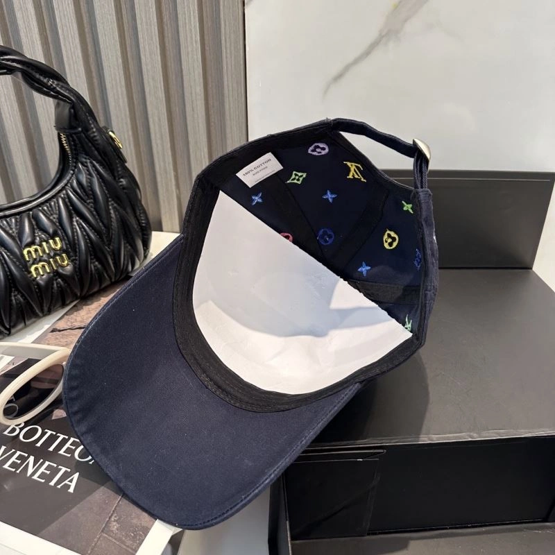 Bold Louis Vuitton Caps 257878