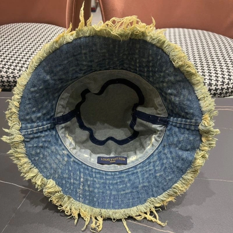 Louis Vuitton Caps Compact 257865