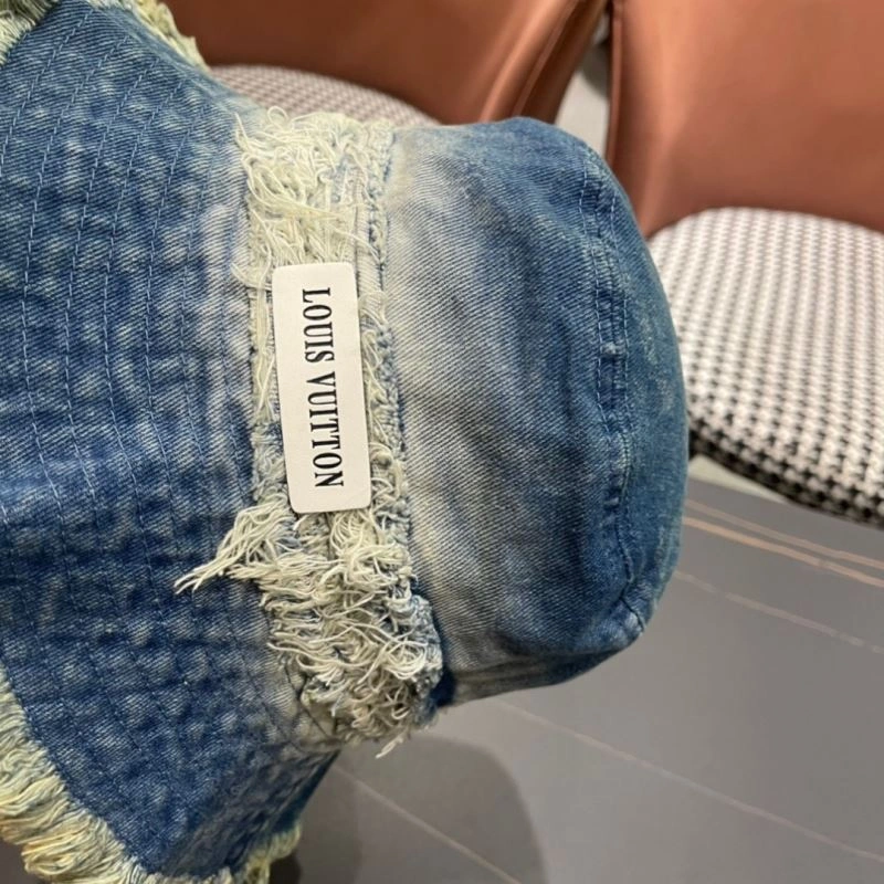 Louis Vuitton Caps Compact 257865