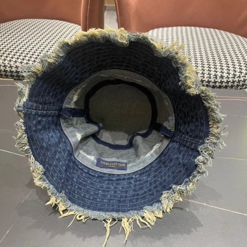 Tailored Louis Vuitton Caps 257868