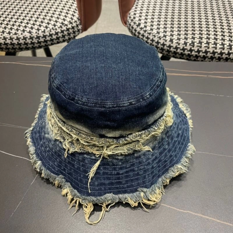 Tailored Louis Vuitton Caps 257868