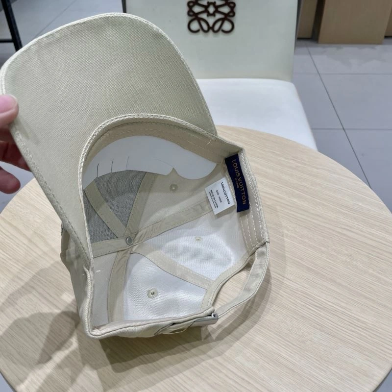 Sporty Louis Vuitton Caps 257825