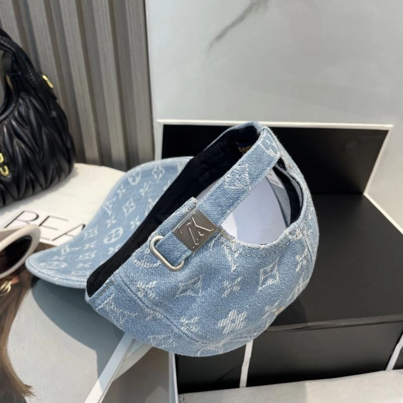Compact Louis Vuitton Caps 257833