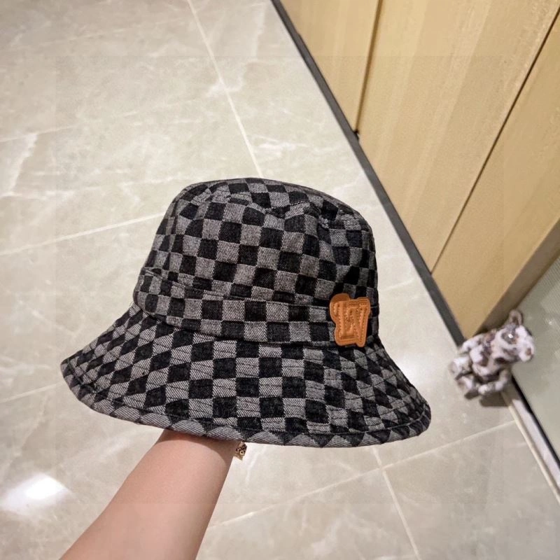 Louis Vuitton Caps Bright 257829