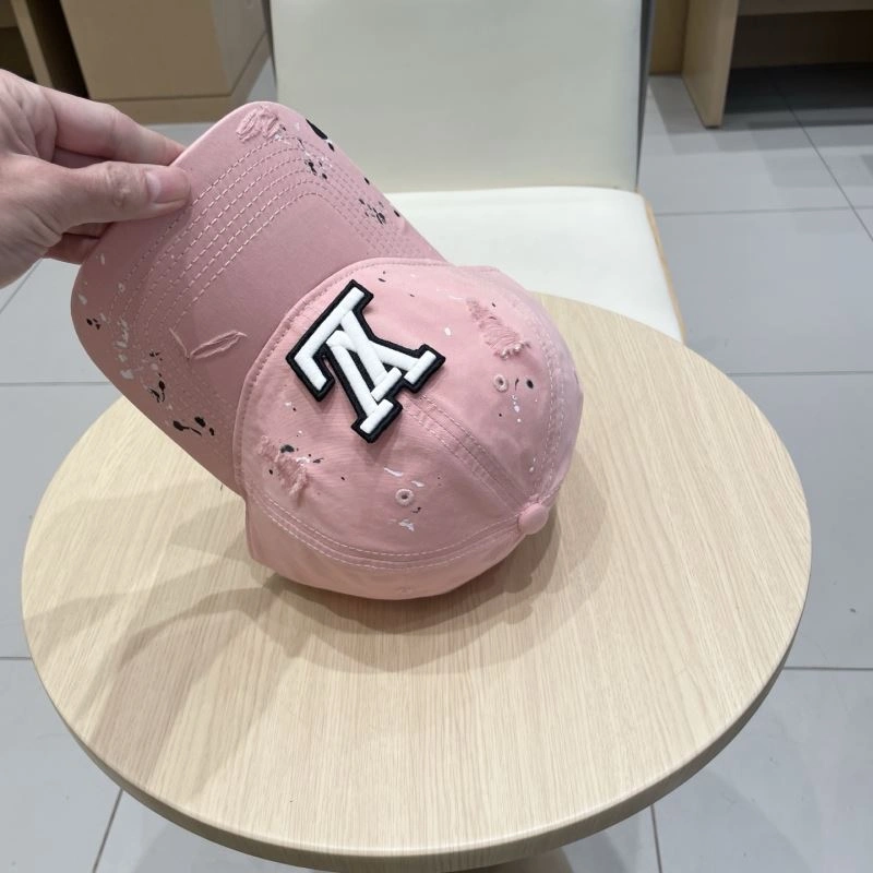 Sporty Louis Vuitton Caps 257806